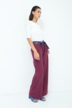 PANTALONE AMPIO CON CINTURA DENIM BORDEAUX