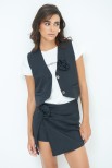 GILET CORTO CON ROSA NERO