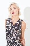 TOP SMANICATO STAMPA ZEBRA NERO