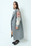 CAPPOTTO CON MANICA IN MAGLIA E FRANGE GRIGIO