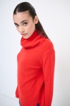 MAGLIA COLLO CIAMBELLA CON PROFILI PELLICCIA ROSSO