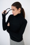 MAGLIA BASIC COLLO ALTO NERO