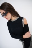 MAGLIA CUT OUT CON STRASS NERO