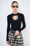 MAGLIA SCOLLO CON BUCO E STRASS NERO