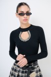 MAGLIA SCOLLO CON BUCO E STRASS NERO