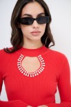 MAGLIA SCOLLO CON BUCO E STRASS ROSSO