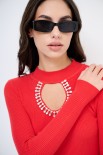 MAGLIA SCOLLO CON BUCO E STRASS ROSSO