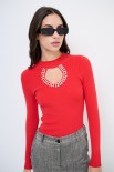 MAGLIA SCOLLO CON BUCO E STRASS ROSSO