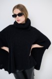 PONCHO SMANICATO COLLO ALTO NERO