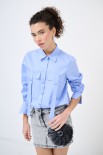 CAMICIA CON TASCHE CELESTE