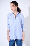 CAMICIA OVER CON RICAMO CELESTE