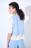 GILET CORTO CON SPILLE BLU CHIARO