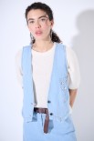 GILET CORTO CON SPILLE BLU CHIARO