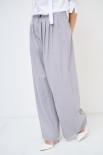 PANTALONE CON PIEG. BOTTONE GRIGIO