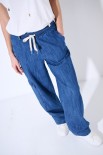 PANTALONE LARGO CON TASCONI BLU