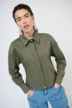 CAMICIA CROP CON FINTONE VERDE MILITARE