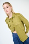 CAMICIA CON TASCHE SPILLA ANANAS OLIO