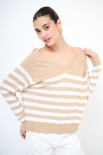 MAGLIA SCOLLO V RIGHE BEIGE