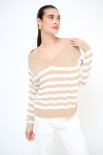 MAGLIA SCOLLO V RIGHE BEIGE