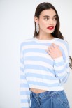 MAGLIA PARICOLLO CROP RIGHE CELESTE