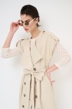 TRENCH LUNGO SMANICATO SENZA COLLO BEIGE