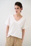 T-SHIRT COLLO A V STAMPA BOUQUET SUL DT BIANCO