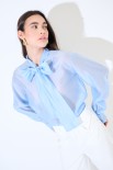 BLUSA CON FIOCCO VOILE CELESTE