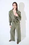 TRENCH CORTO CON CINTURA TENCELL VERDE MILITARE