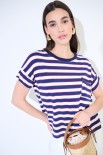 T-SHIRT SCATOLINA CON TASCA RIGHE BLU