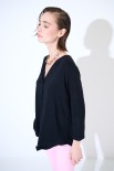 MAGLIA OVER SCOLLO V MANICA 3/4 NERO