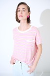 T-SHIRT SCATOLINA CON TASCA RIGHE ROSA