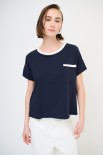 T-SHIRT CON PROFILI COSTINA E TASCA BLU/PANNA