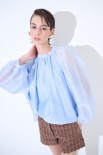 BLUSA CON FIOCCO DIETRO CELESTE