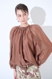 BLUSA CON FIOCCO DIETRO MORO