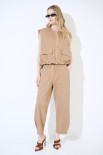 PANTALONE DRITTO CON PINCE CHIUSE E CINTURA CAMMELLO
