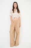 PANTALONE AMPIO CON TASCONE TELA PARACADUTE CAMMELLO