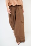 PANTALONE AMPIO CON TASCONE TELA PARACADUTE MORO