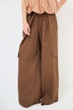 PANTALONE AMPIO CON TASCONE TELA PARACADUTE MORO