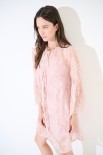 ABITO PIZZO CON ROUCHES ABBOTTONATURA ROSA