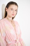 ABITO LUNGO CON BALZA VOILE STAMPA LIME/ROSA