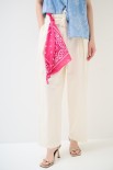 PANTALONE LARGO CON PINCE E LACCIO TELA PARAC. CON FOULARD BURRO