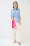 PANTALONE LARGO CON PINCE E LACCIO TELA PARAC. CON FOULARD BURRO