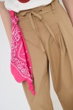 PANTALONE LARGO CON PINCE E LACCIO TELA PARAC. CON FOULARD CAMME