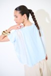 T-SHIRT SCATOLINA CON INSERTI LYOCELL CELESTE