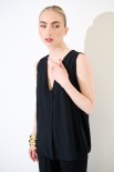 TOP SMANICATO SCOLLO V NERO