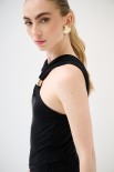 TOP CON ANELLO INCROCIO DAVANTI NERO