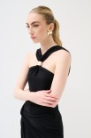 TOP CON ANELLO INCROCIO DAVANTI NERO