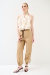 PANTALONE JOGGER CON BANDA MACRAME TELA CAMELLO