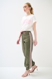 PANTALONE JOGGER CON BANDA MACRAME TELA MILITARE