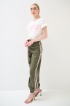 PANTALONE JOGGER CON BANDA MACRAME TELA MILITARE